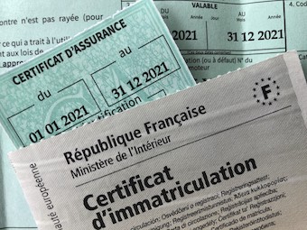 carte grise et certificat d'assurance