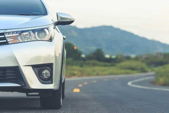 rapidite voiture sur la route